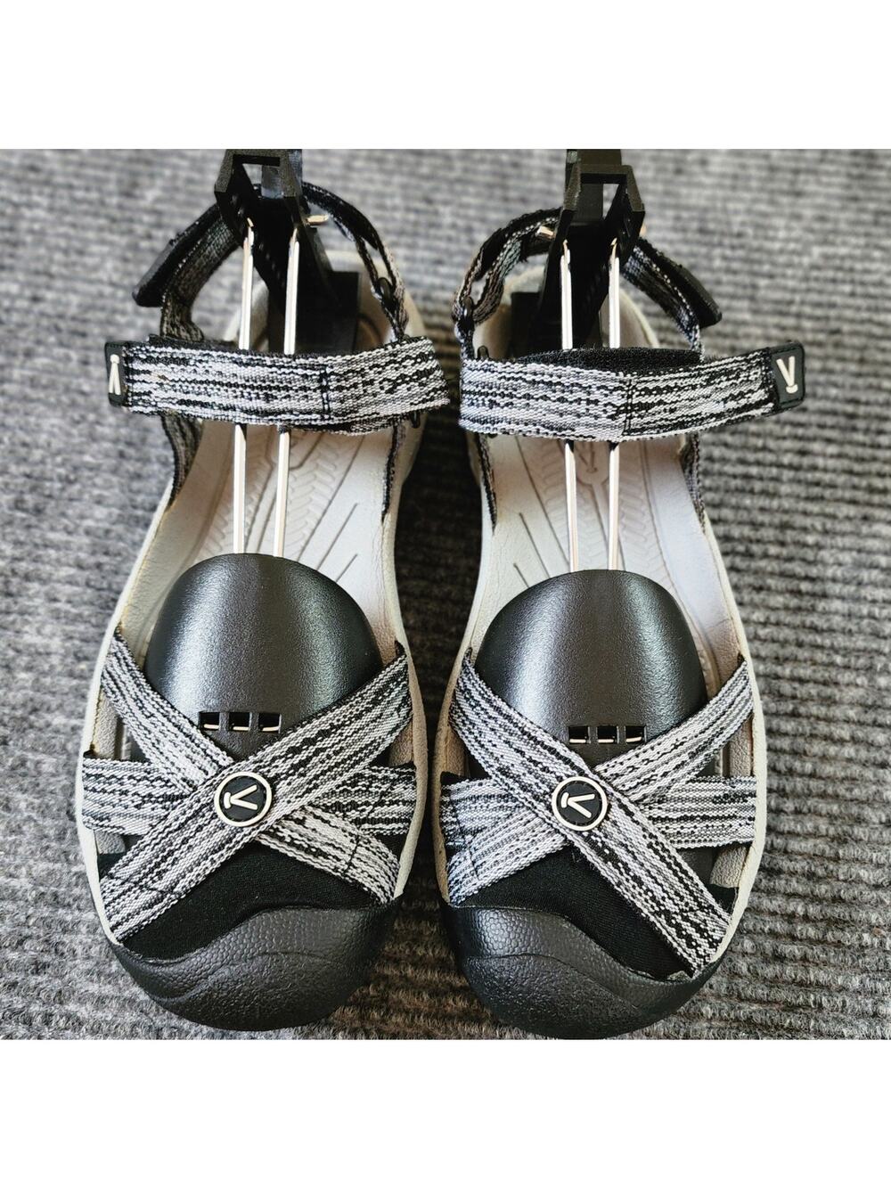 KEEN Women's Size 8.5 Bali Ankle Strap Gray Black Closed-Toe Comfort Sandals